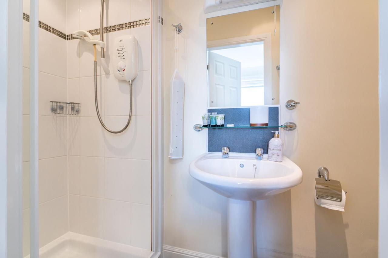 סטירלינג New Four Bedroom House - All Rooms Ensuite מראה חיצוני תמונה